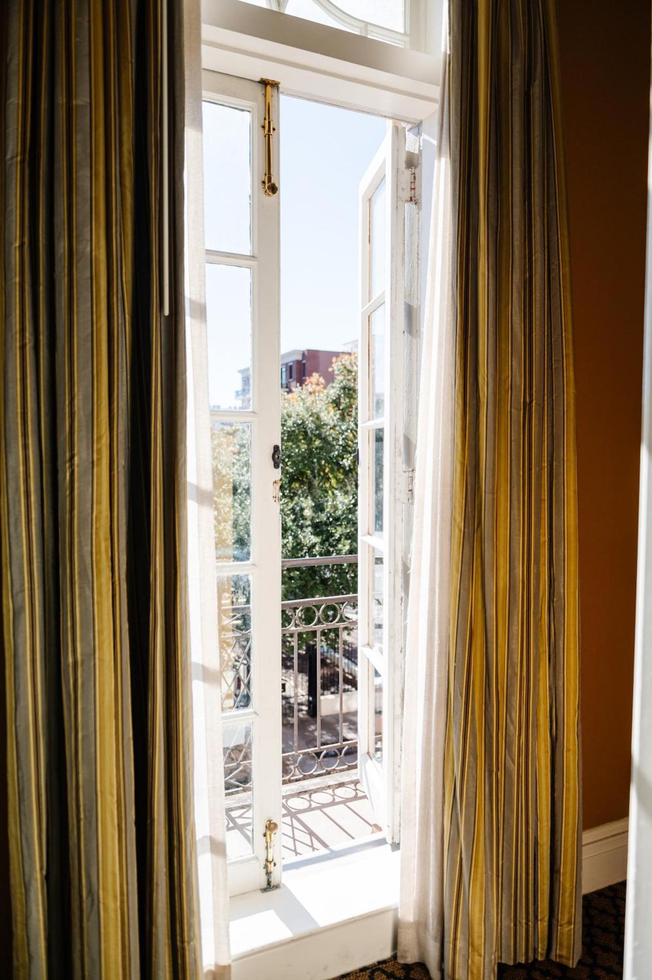 The Lafayette New Orleans By Kasa Otel Dış mekan fotoğraf